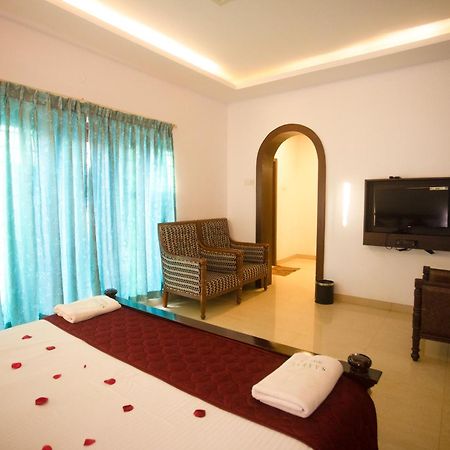 Saaral Resorts & Hotels Pvt Ltd Kuttālam Exterior foto