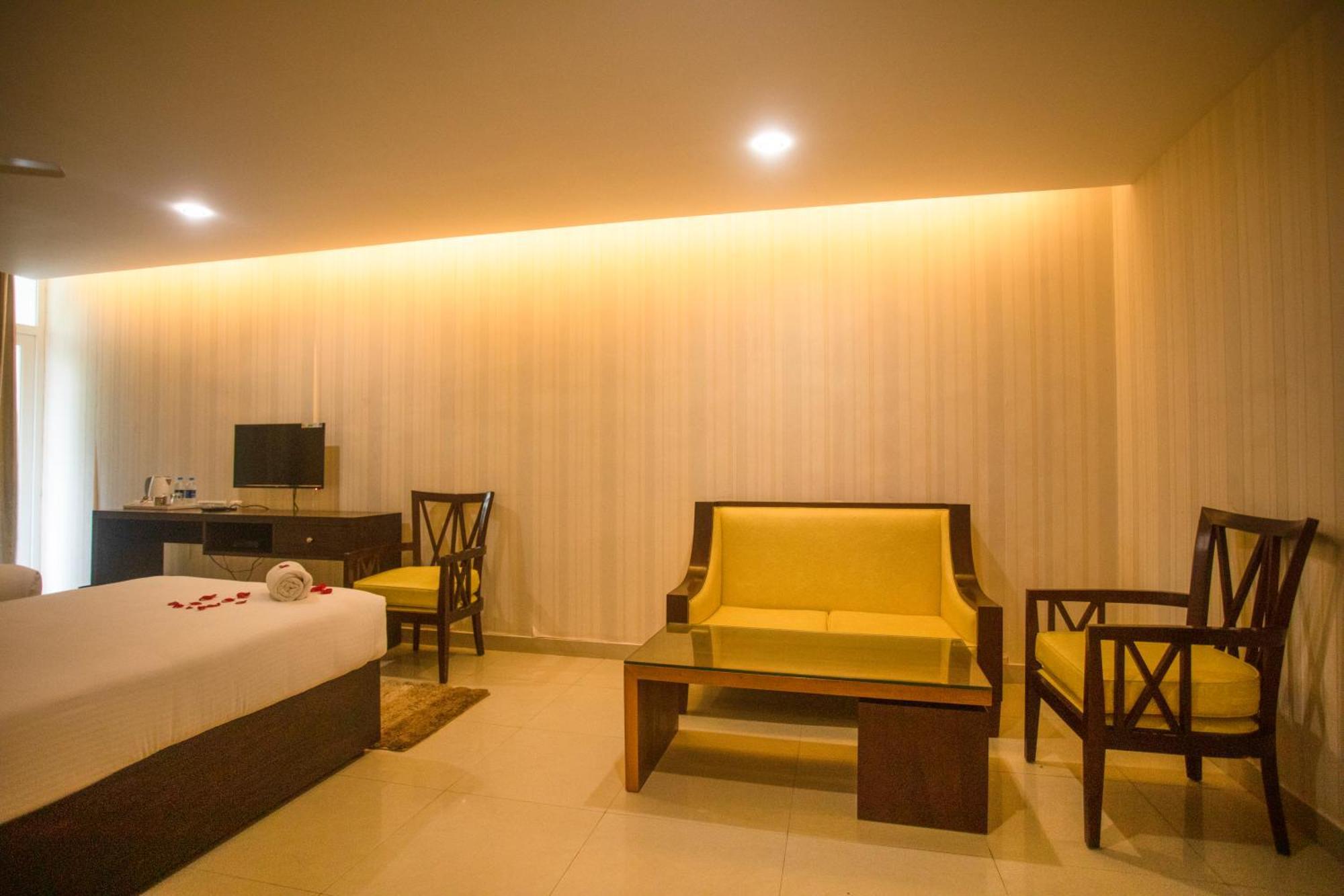 Saaral Resorts & Hotels Pvt Ltd Kuttālam Exterior foto