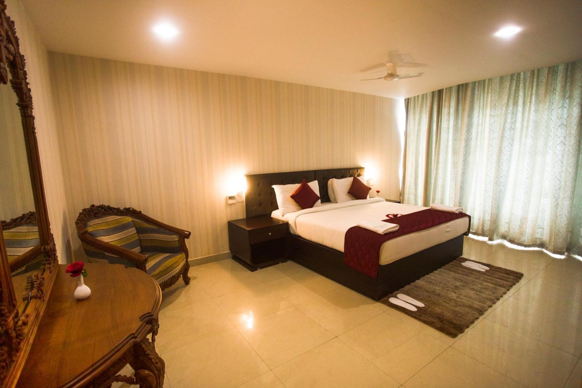 Saaral Resorts & Hotels Pvt Ltd Kuttālam Exterior foto