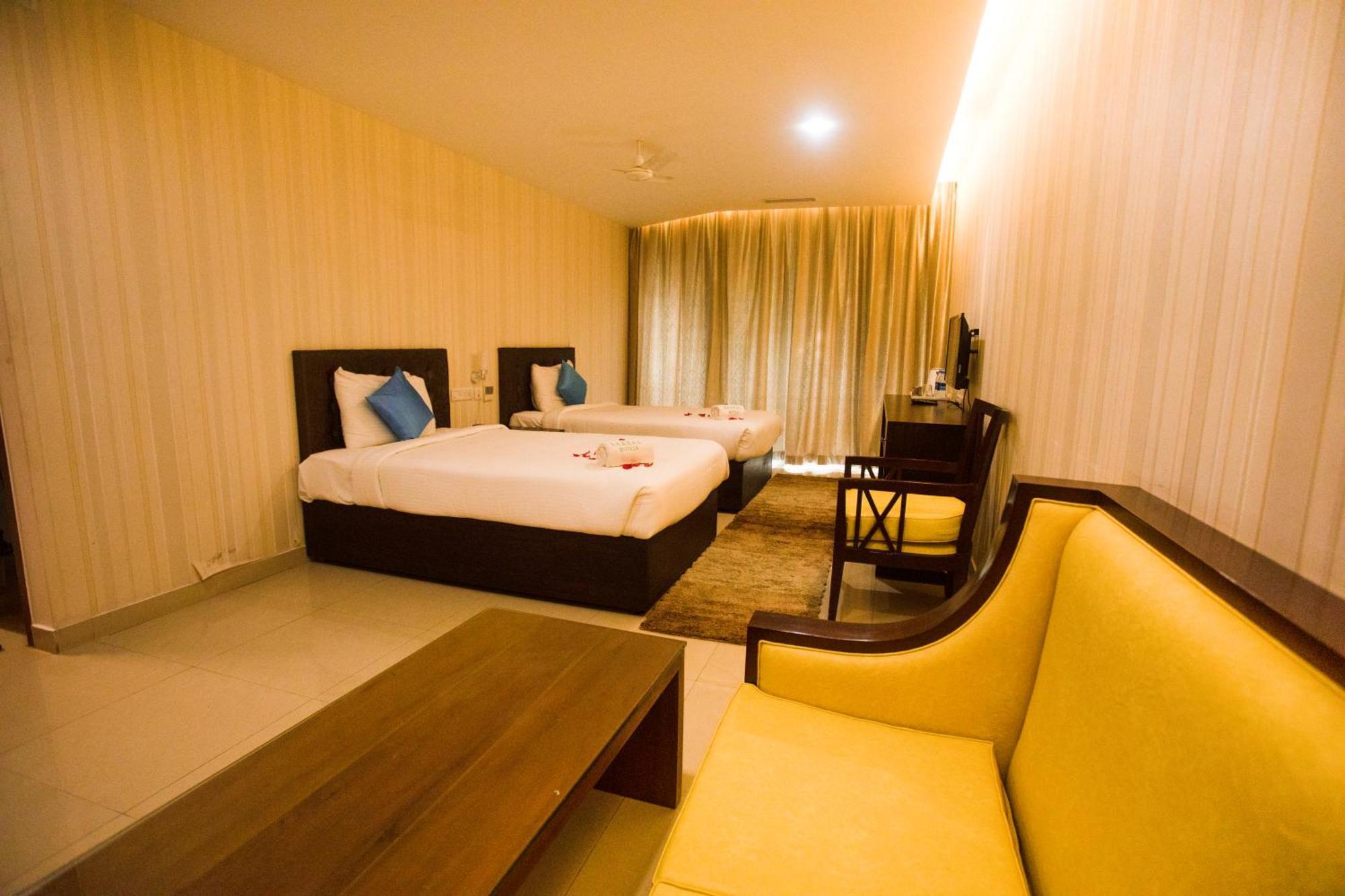Saaral Resorts & Hotels Pvt Ltd Kuttālam Exterior foto