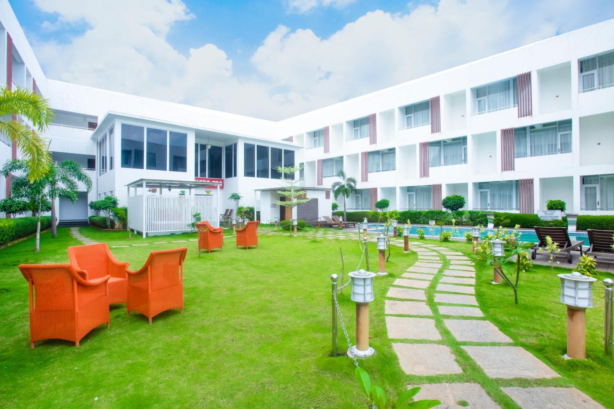 Saaral Resorts & Hotels Pvt Ltd Kuttālam Exterior foto